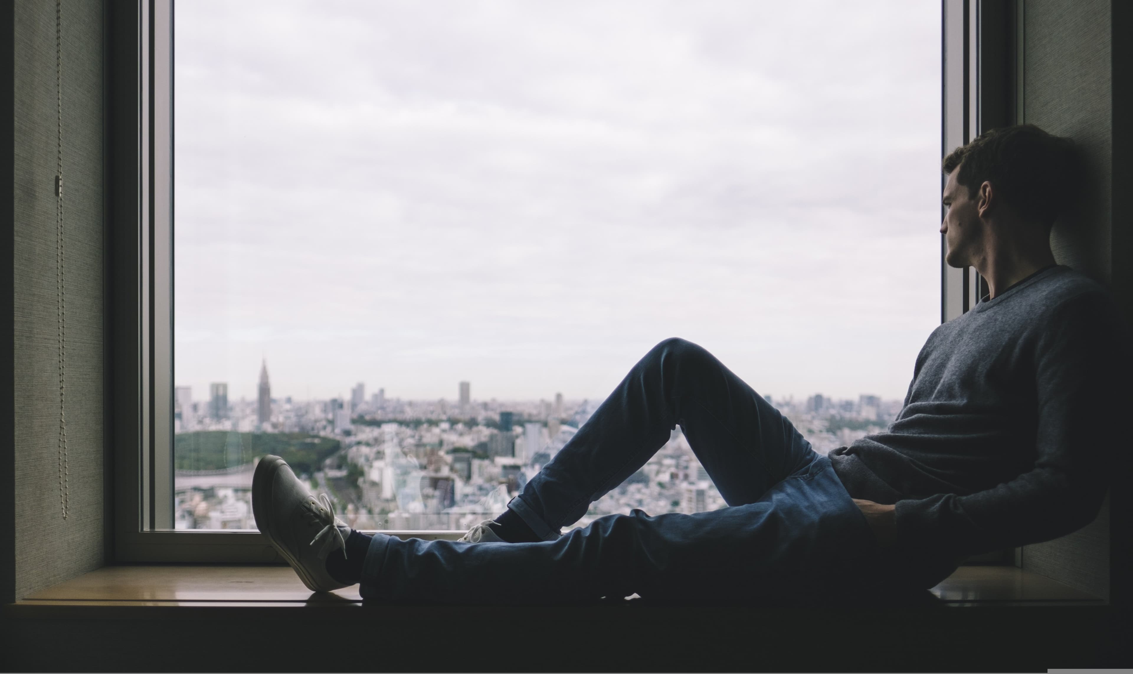 Sürekli Her Şeyi Fazla Düşünmek (Overthinking) Nasıl Durdurulur? Belirtileri, Nedenleri ve Etkili Başa Çıkma Yolları